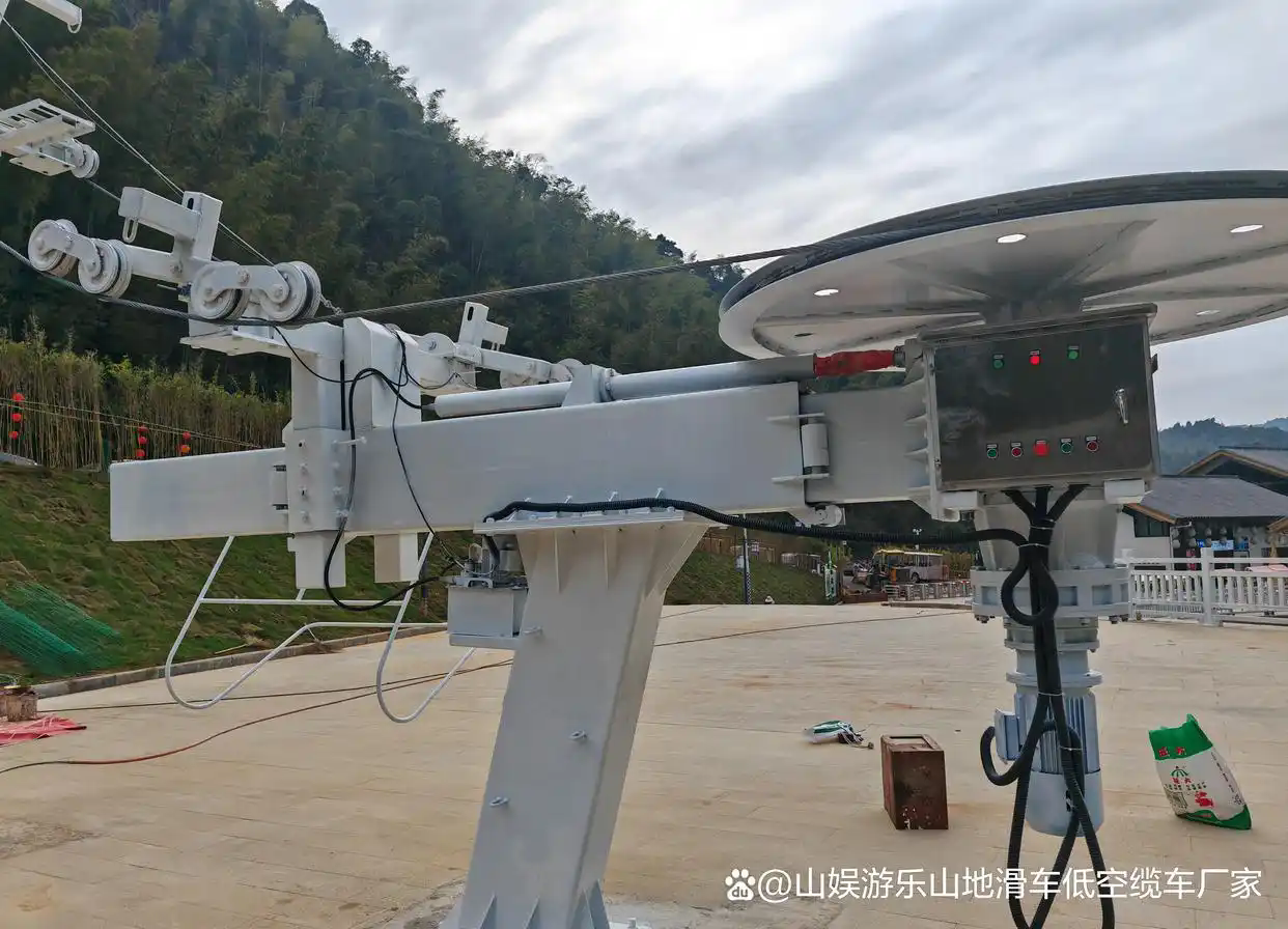 玻璃水滑回船设备厂家山娱游乐，专注玻璃水滑道回船系统设计施工(图1)